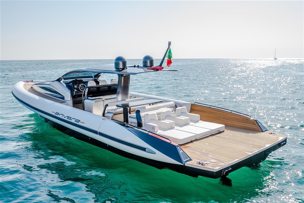 trona_yacht